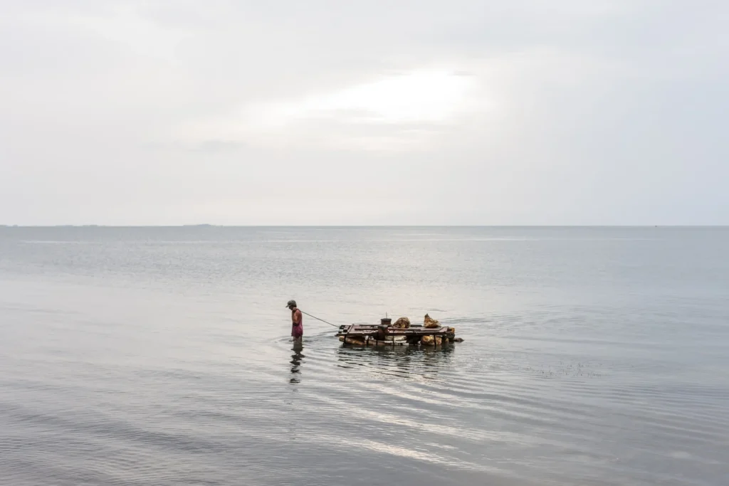 Hombre y balsa, Cuba 2008 de José María Mellado